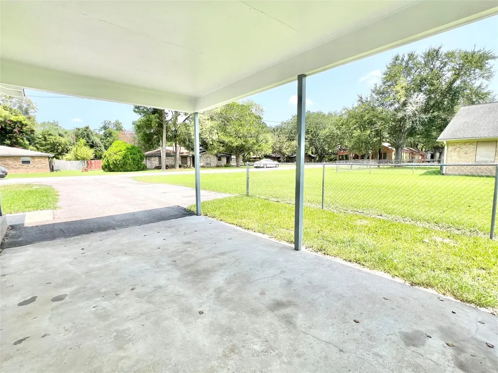 11815 15th Street Santa Fe, TX 77510