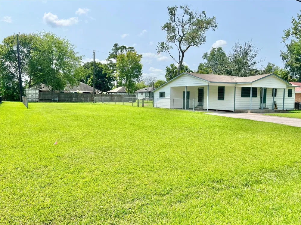 11815 15th Street Santa Fe, TX 77510