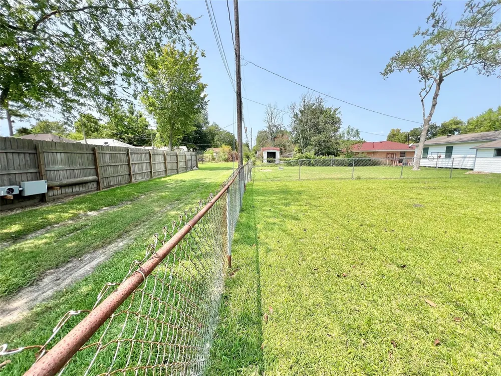 11815 15th Street Santa Fe, TX 77510