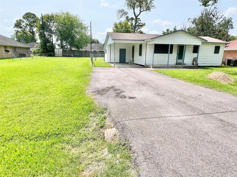 11815 15th Street Santa Fe, TX 77510