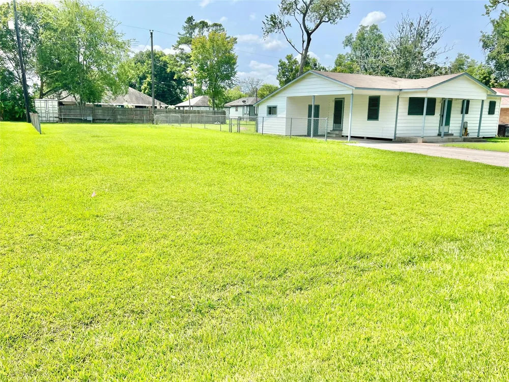 11815 15th Street Santa Fe, TX 77510