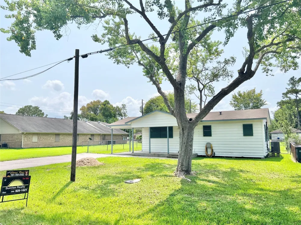 11815 15th Street Santa Fe, TX 77510