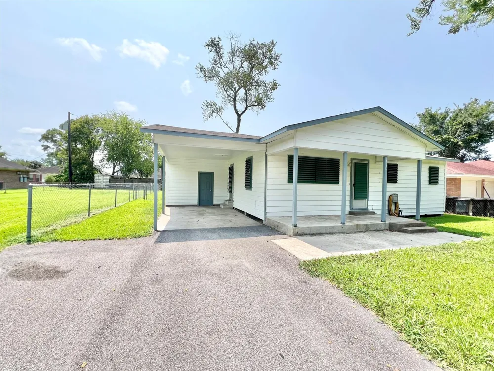 11815 15th Street Santa Fe, TX 77510