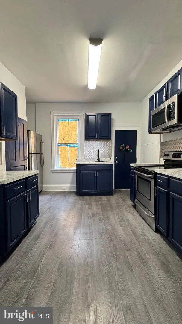 527 HOBART Philadelphia, PA 19131