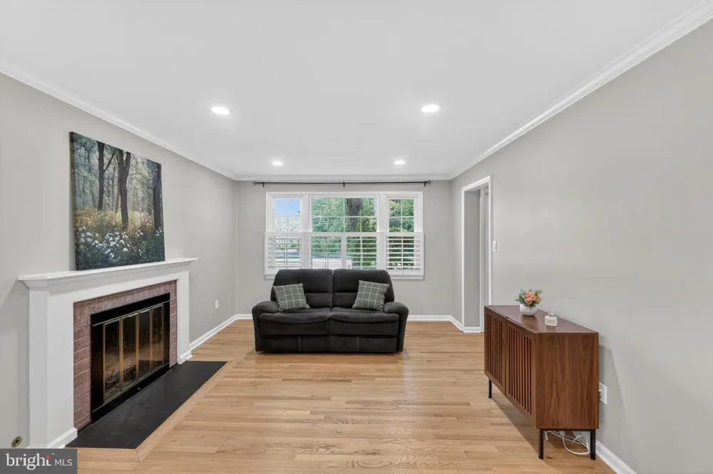 6710 SYDENSTRICKER ROAD Springfield, VA 22152