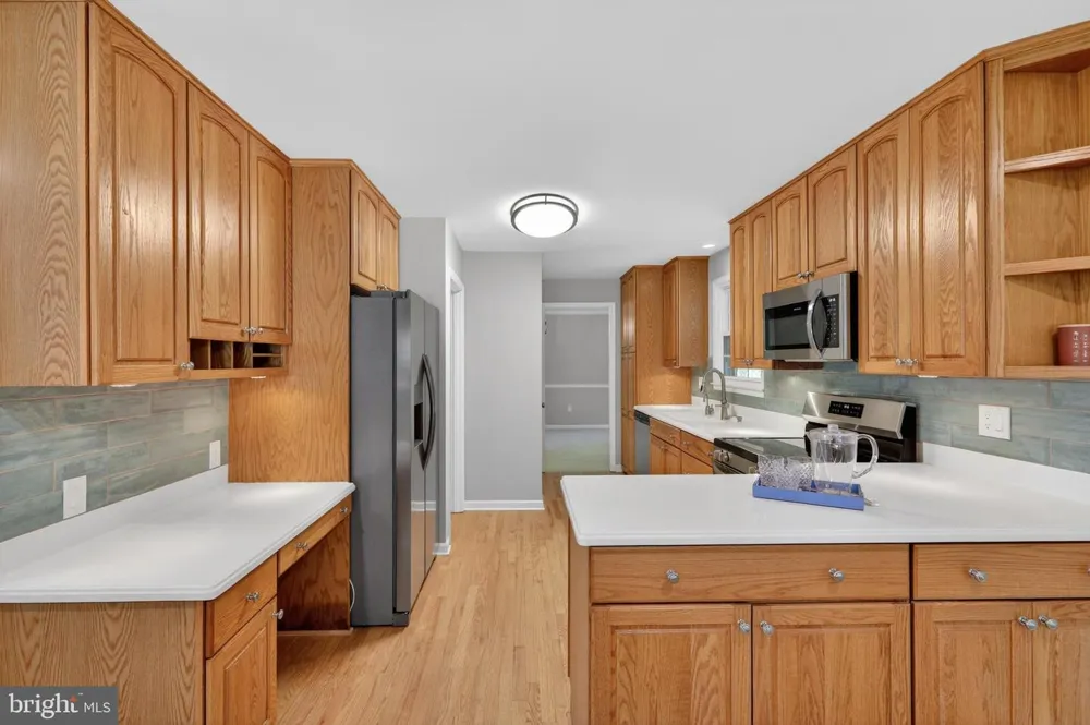 6710 SYDENSTRICKER ROAD Springfield, VA 22152