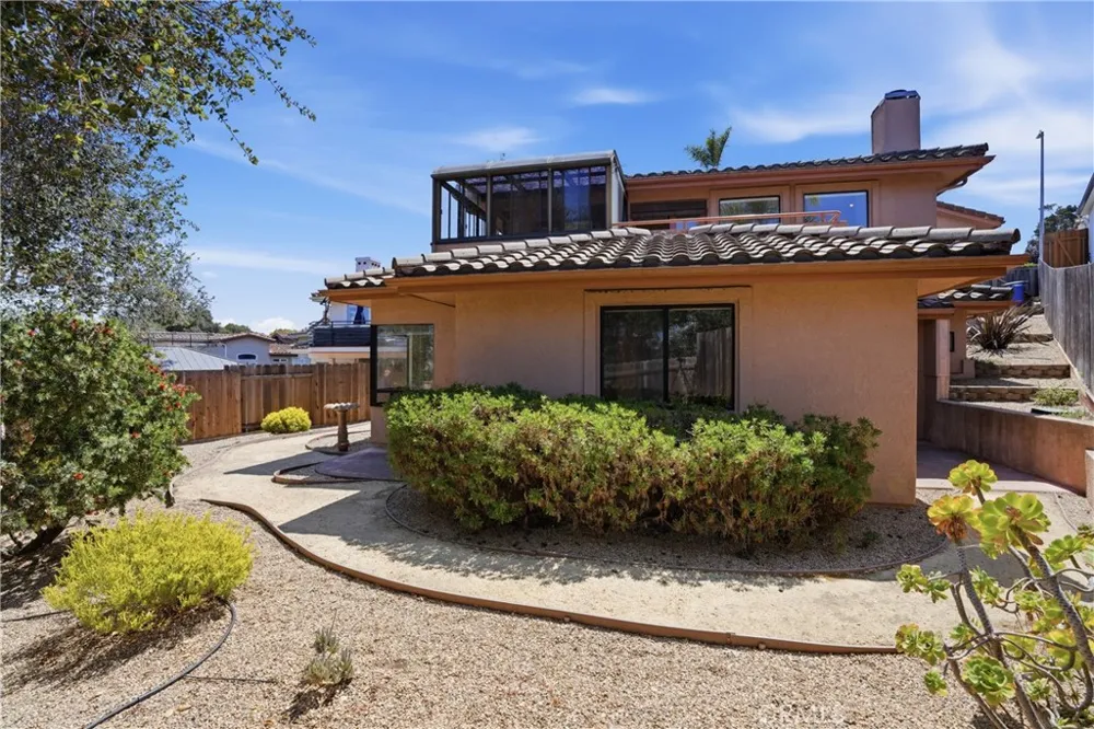 887 5th Grover Beach, CA 93433