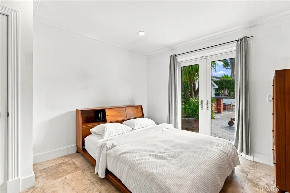 1000 Dover Drive Newport Beach, CA 92660