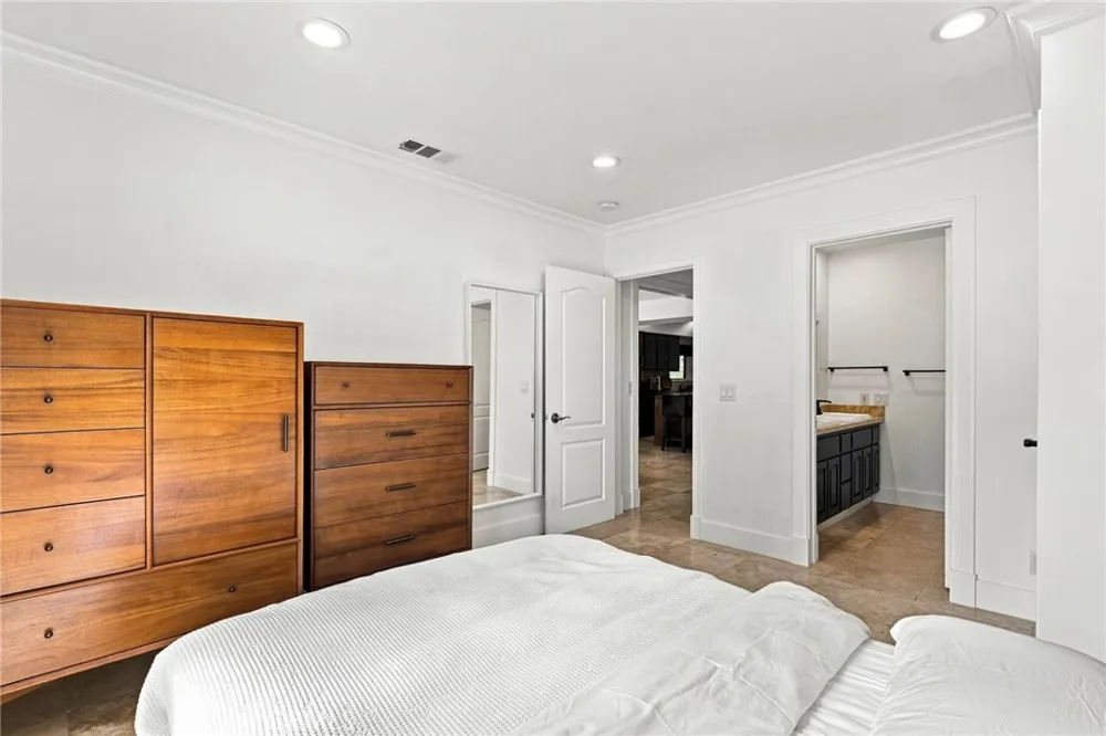 1000 Dover Drive Newport Beach, CA 92660