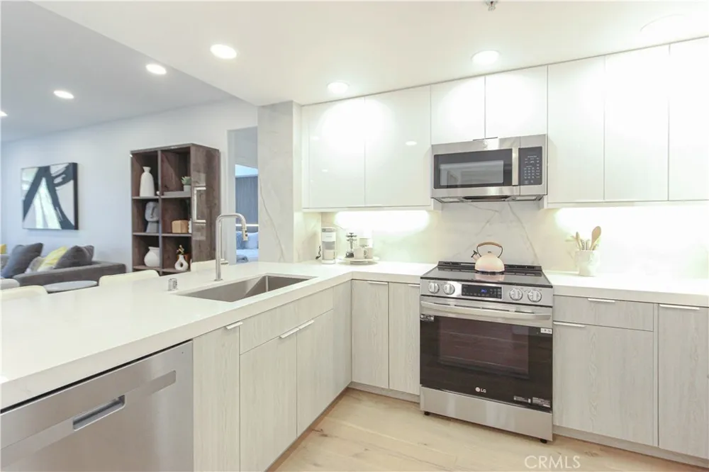 2253 Martin #302 Irvine, CA 92612