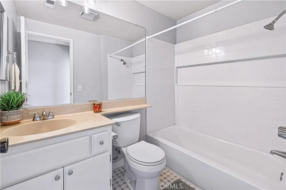 730 W 4th Street #308 Long Beach, CA 90802