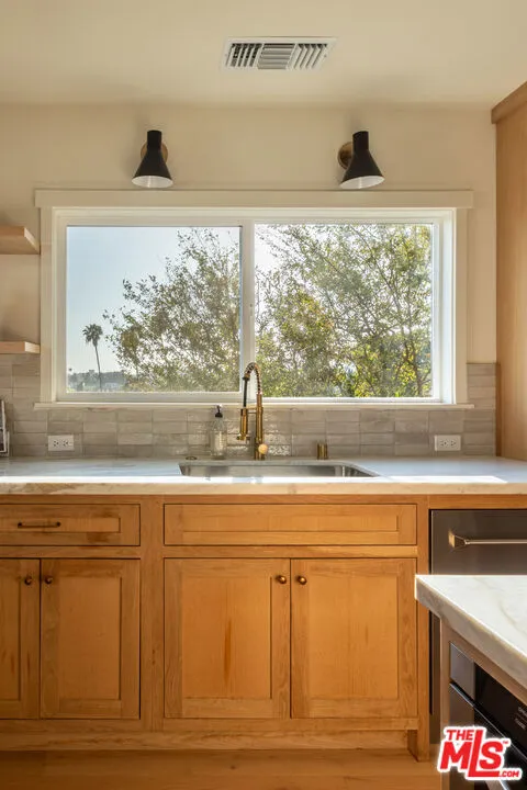 4020 Clayton Avenue Los Angeles, CA 90027