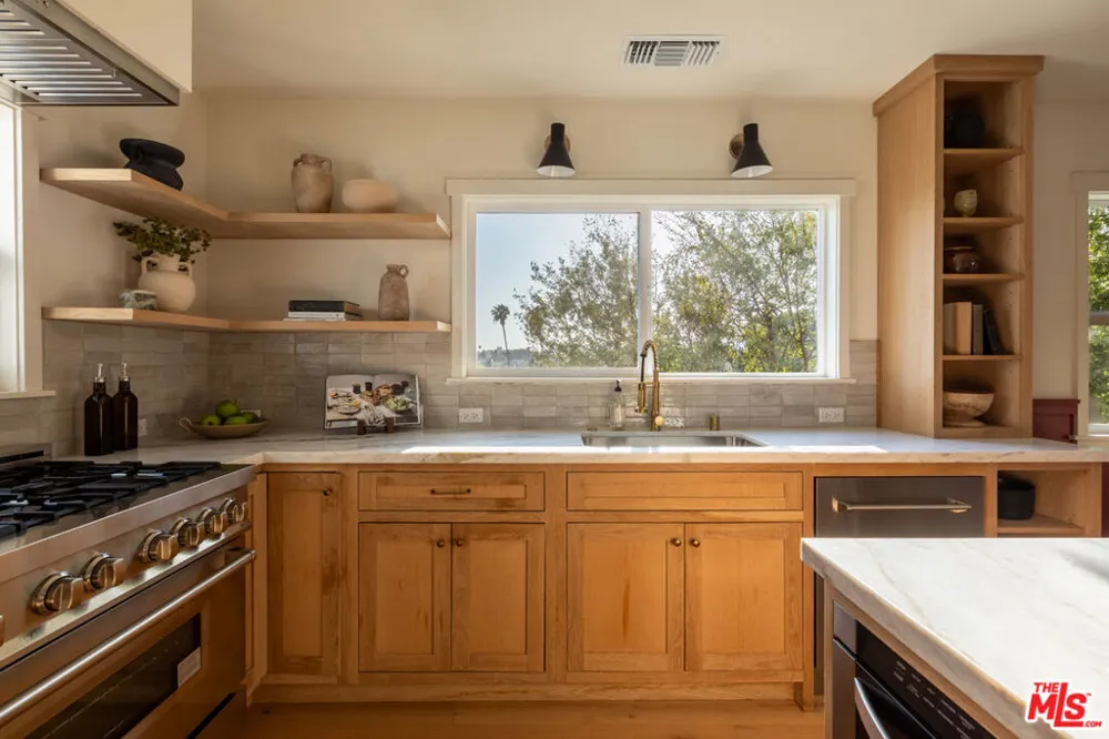 4020 Clayton Avenue Los Angeles, CA 90027