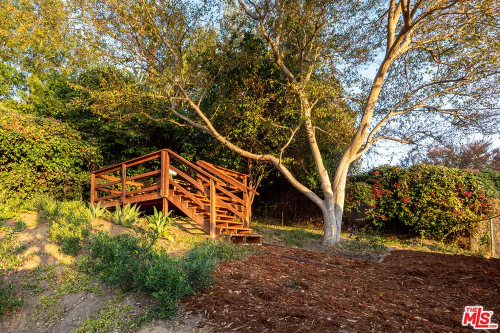 4020 Clayton Avenue Los Angeles, CA 90027