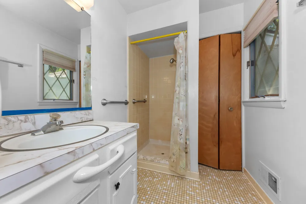 6607 Fleming Creek Drive Ypsilanti, MI 48198