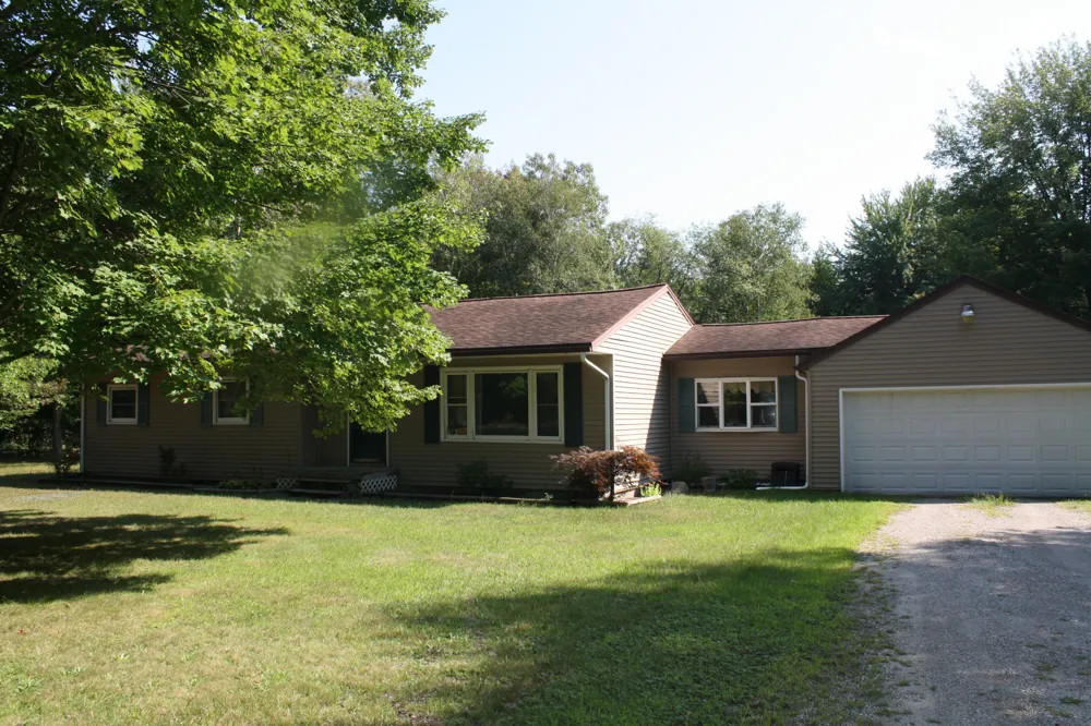 1807 W River Road Muskegon, MI 49445