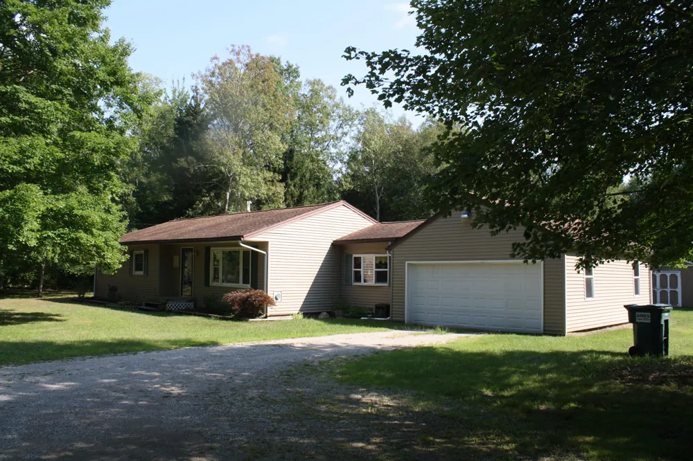 1807 W River Road Muskegon, MI 49445