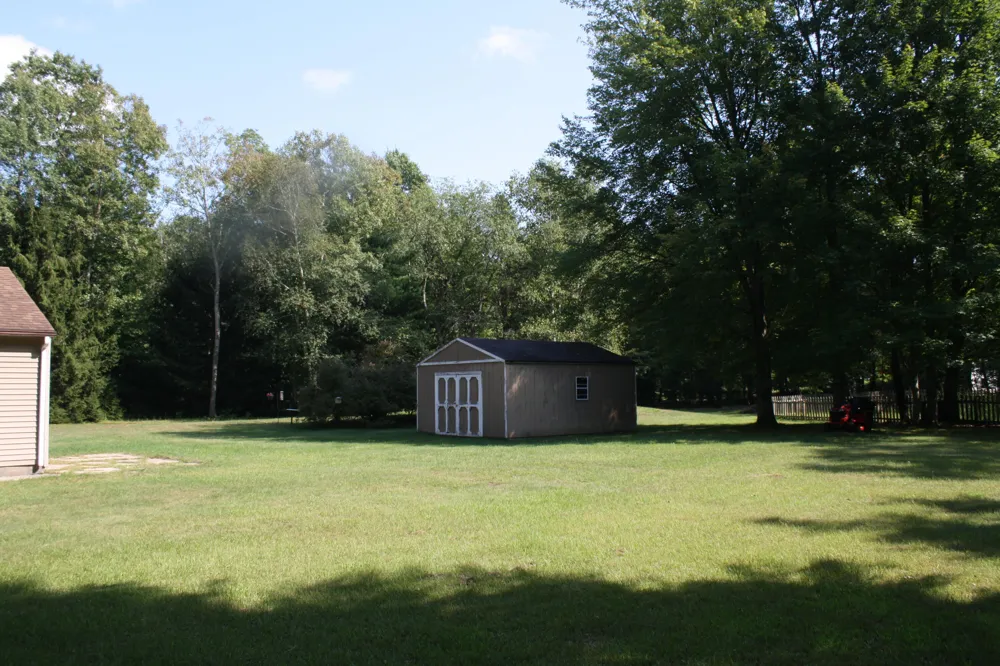 1807 W River Road Muskegon, MI 49445