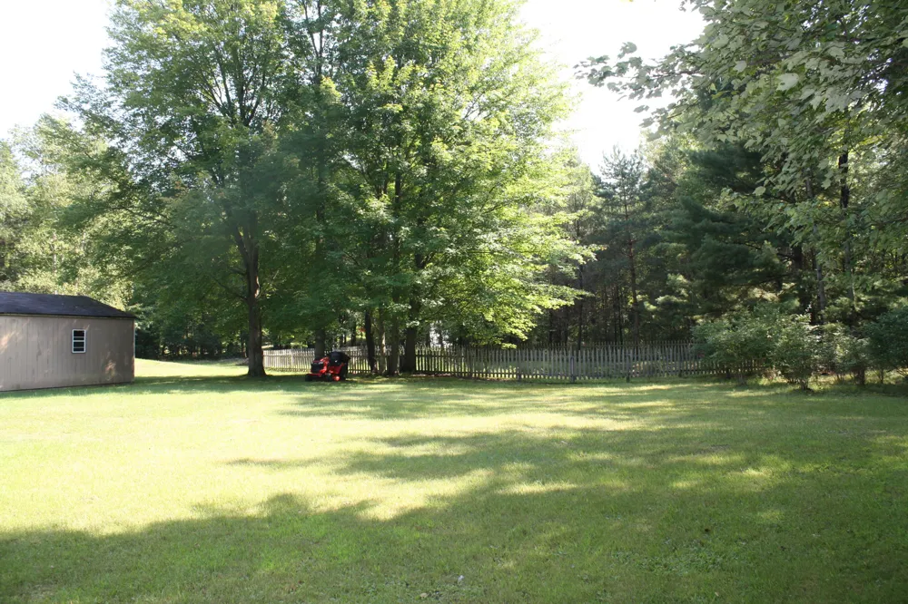 1807 W River Road Muskegon, MI 49445