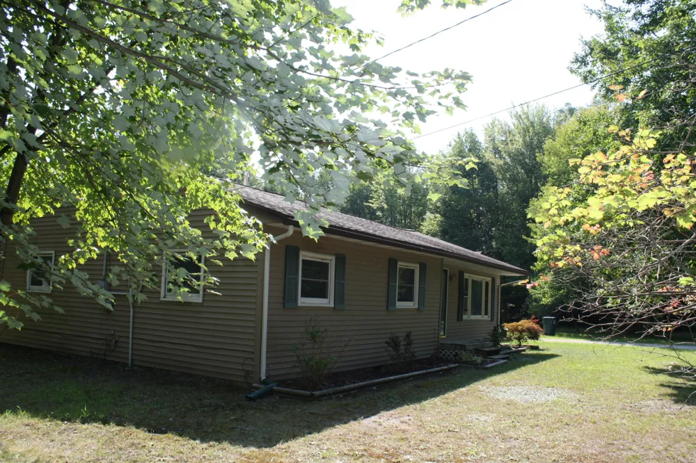 1807 W River Road Muskegon, MI 49445