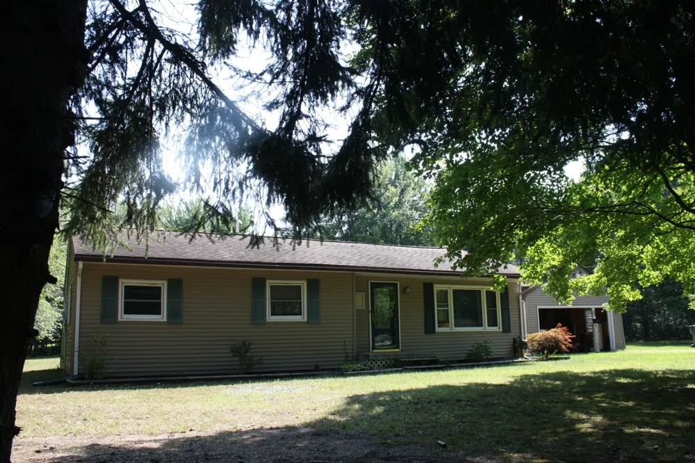 1807 W River Road Muskegon, MI 49445