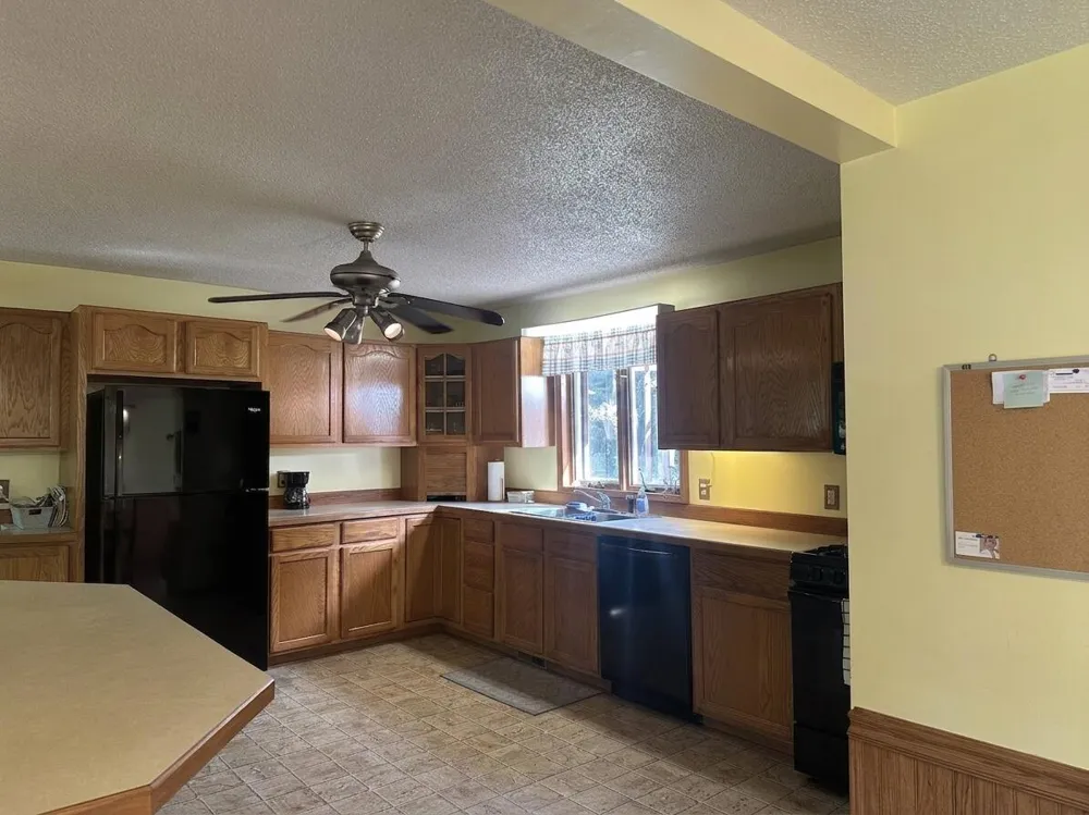 1807 W River Road Muskegon, MI 49445