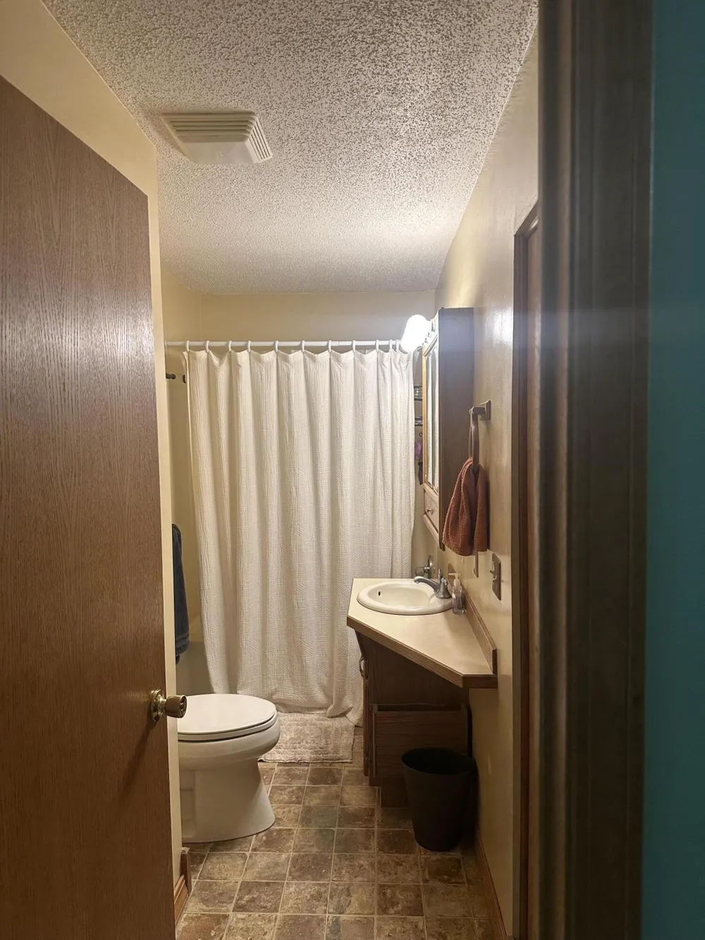 1807 W River Road Muskegon, MI 49445