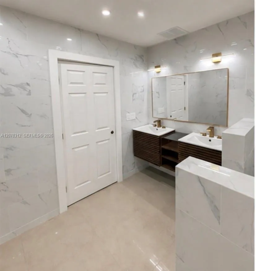 1007 NW 120th St North Miami, FL 33168