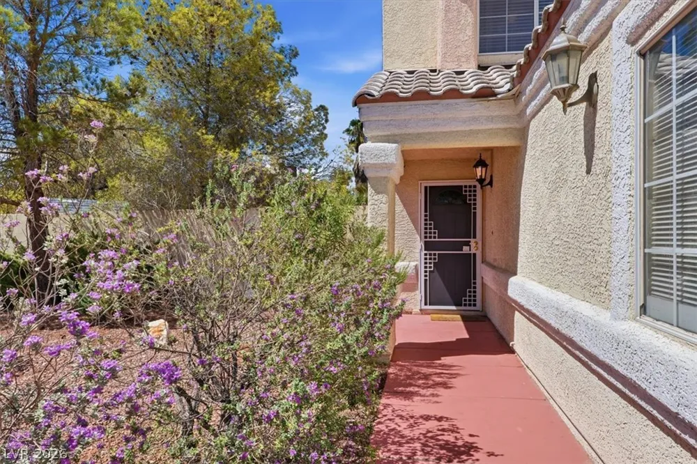 8208 Hydra Lane Las Vegas, NV 89128