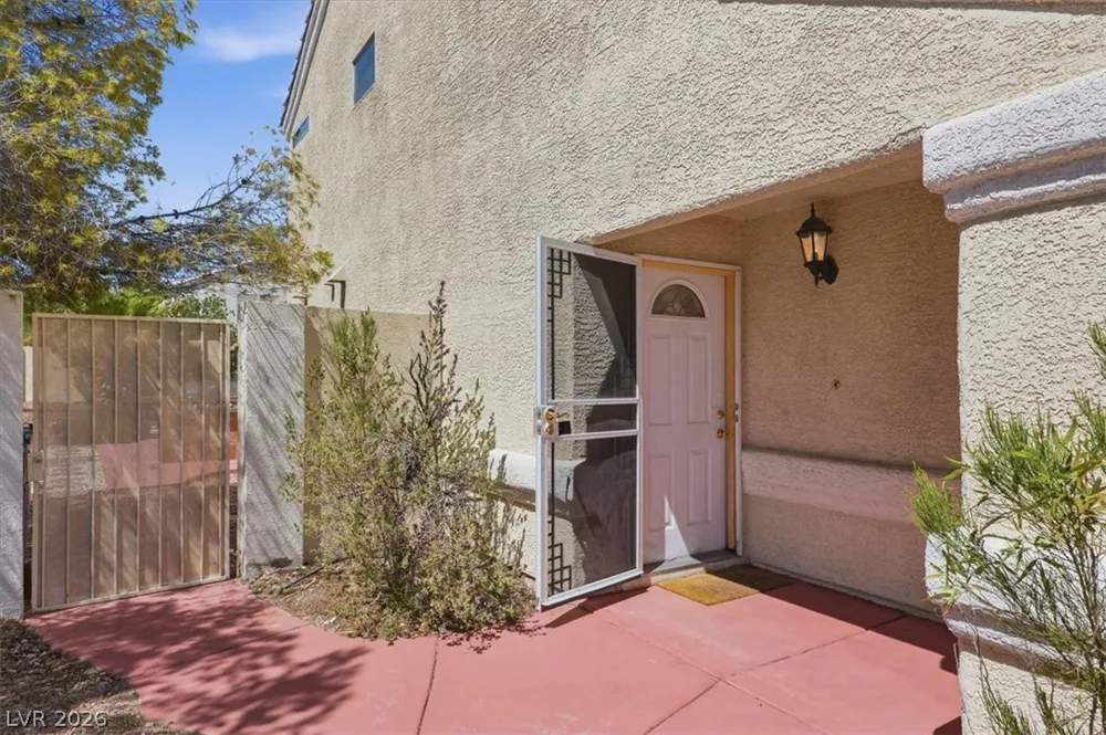 8208 Hydra Lane Las Vegas, NV 89128