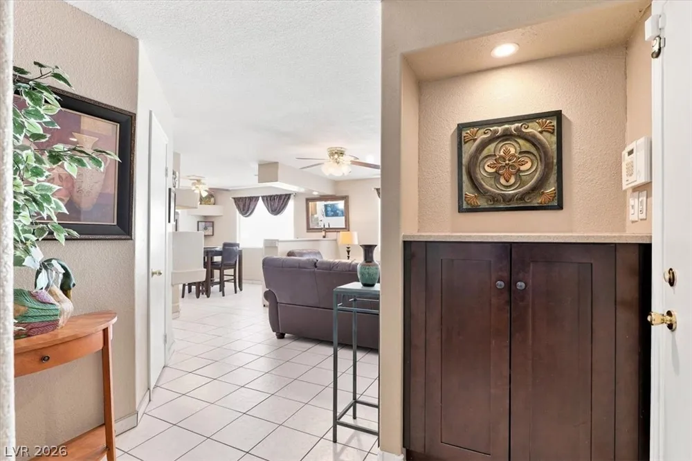 8208 Hydra Lane Las Vegas, NV 89128