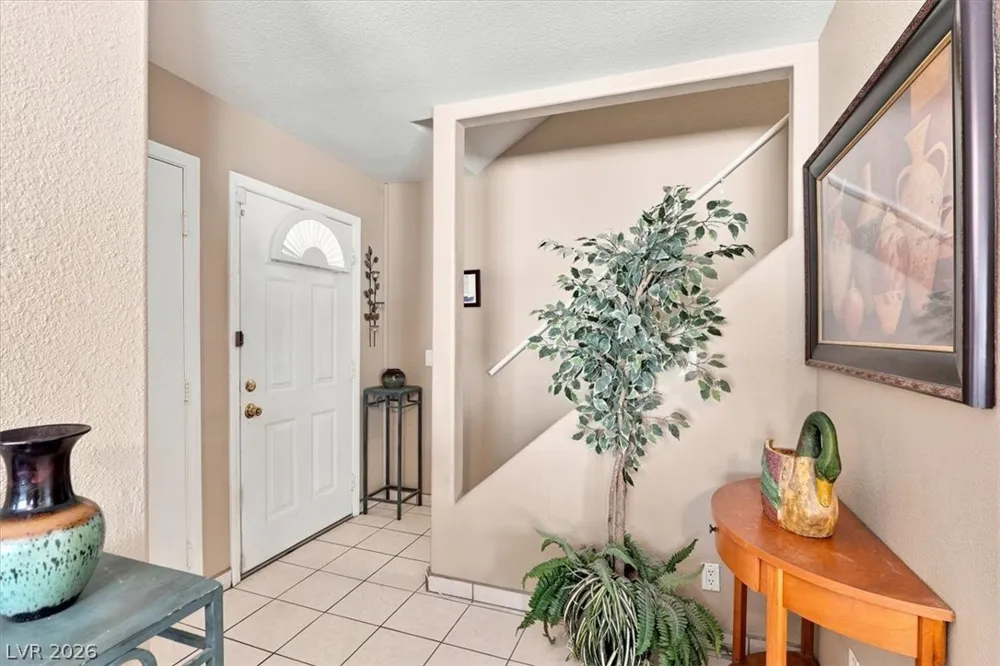 8208 Hydra Lane Las Vegas, NV 89128