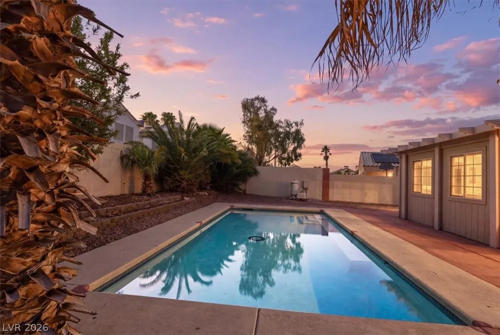 8208 Hydra Lane Las Vegas, NV 89128