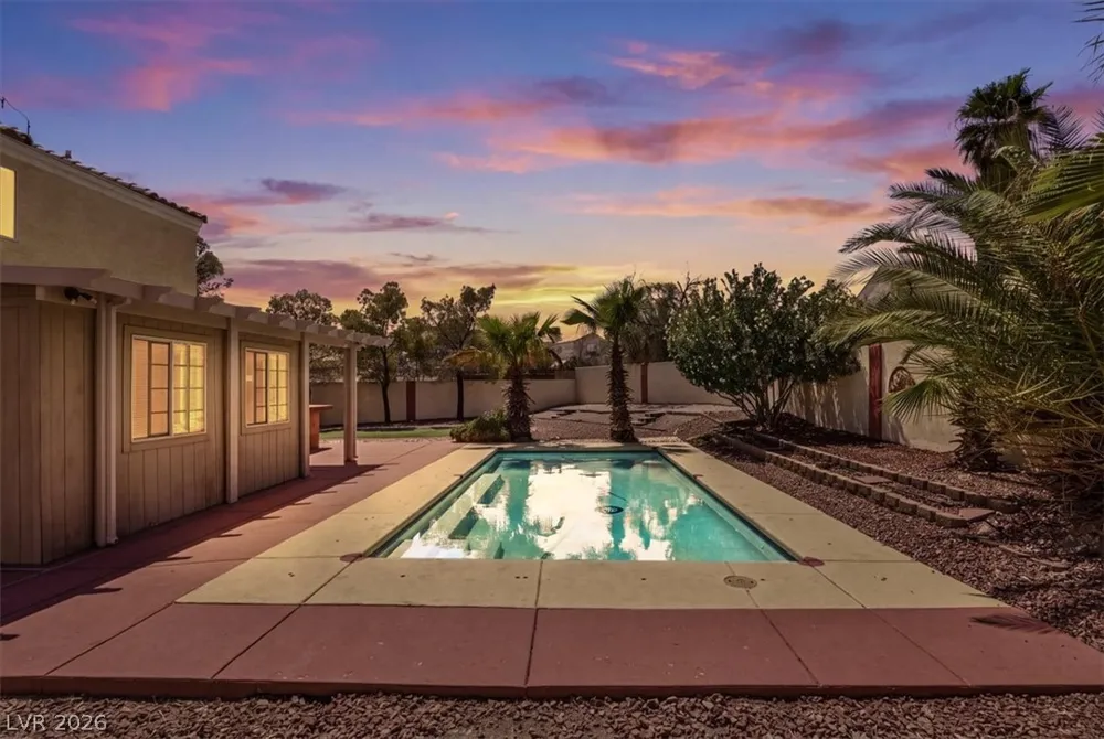 8208 Hydra Lane Las Vegas, NV 89128