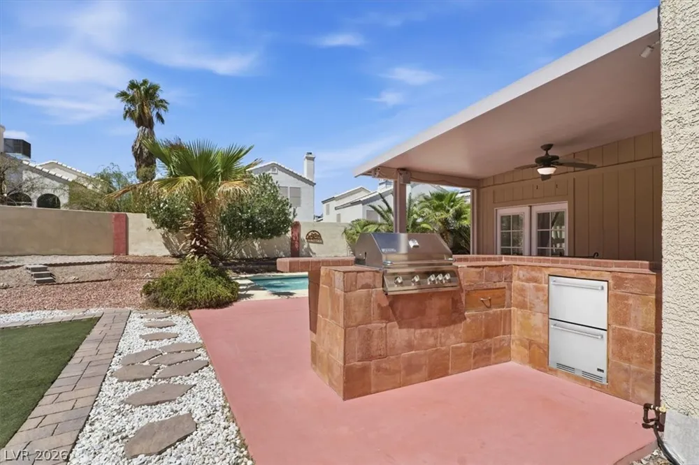 8208 Hydra Lane Las Vegas, NV 89128