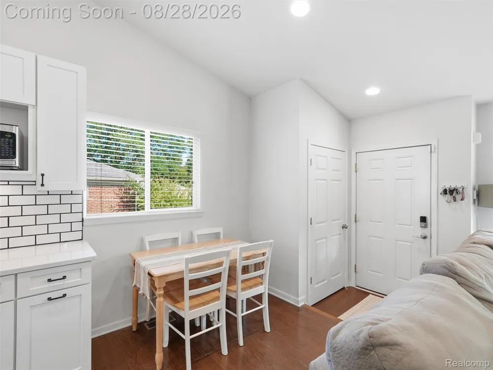 8420 Northfield Boulevard Oak Park City, MI 48237