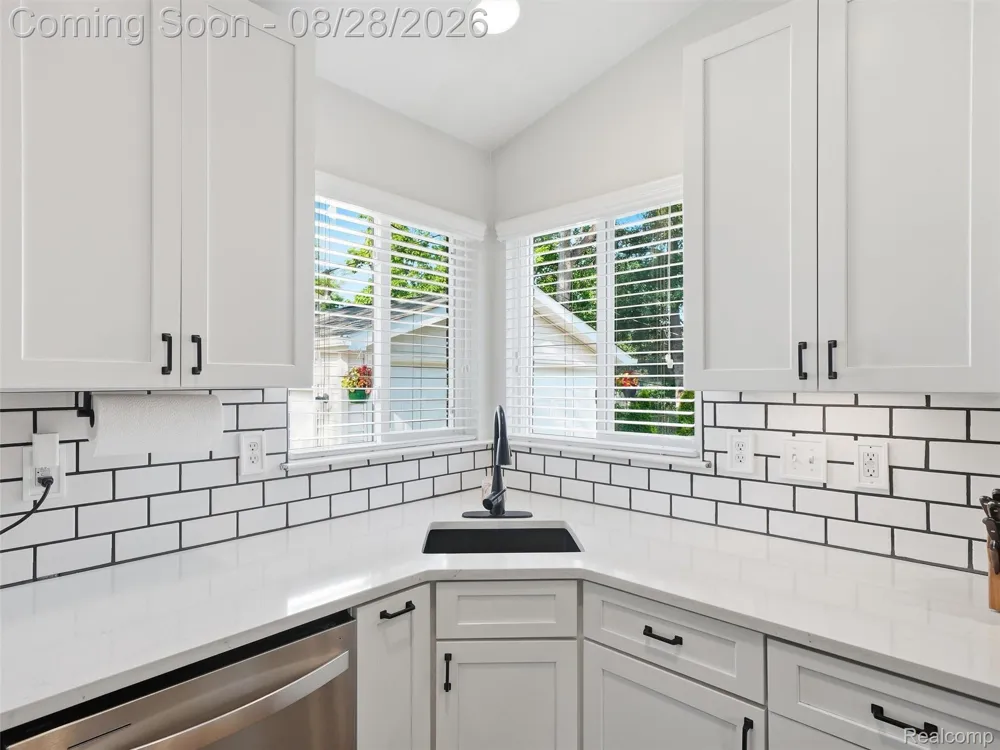 8420 Northfield Boulevard Oak Park City, MI 48237