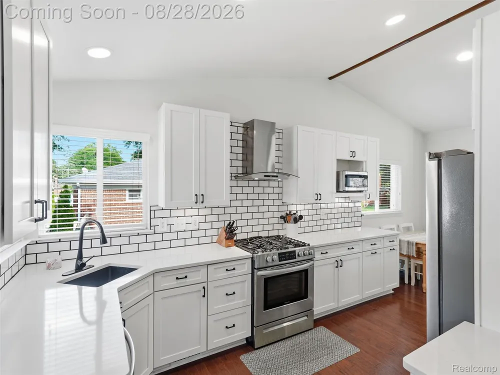 8420 Northfield Boulevard Oak Park City, MI 48237