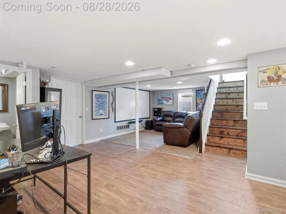 8420 Northfield Boulevard Oak Park City, MI 48237