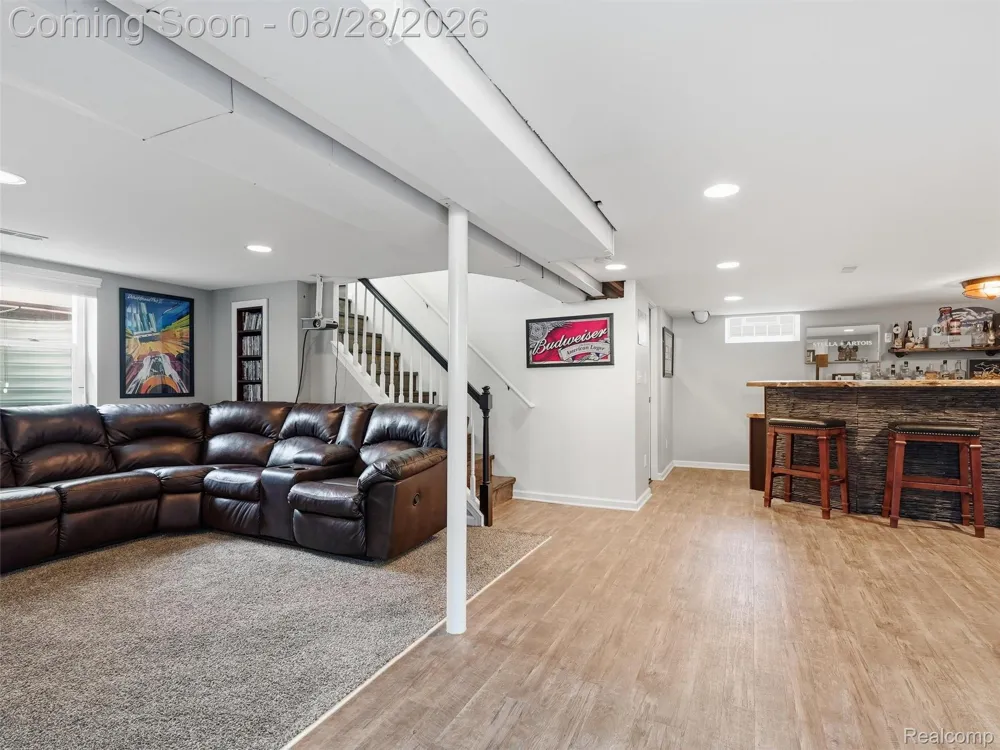 8420 Northfield Boulevard Oak Park City, MI 48237