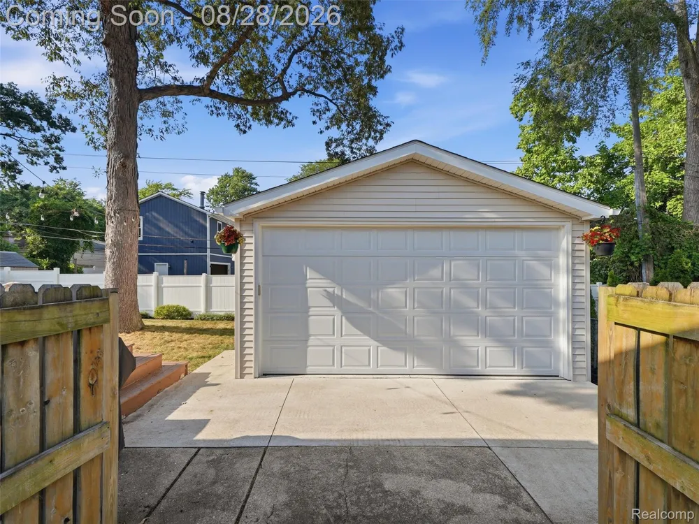 8420 Northfield Boulevard Oak Park City, MI 48237