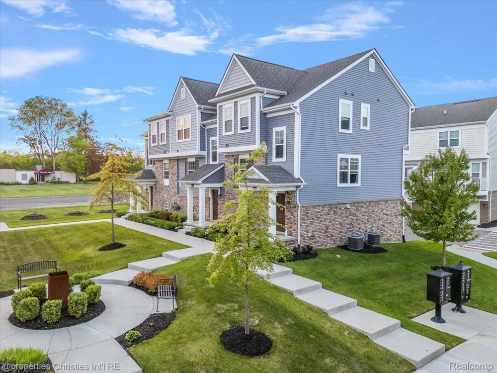 4953 Treeside Lane Troy City, MI 48098