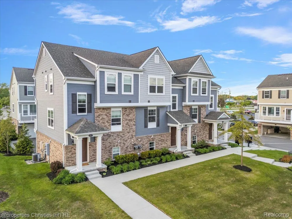 4953 Treeside Lane Troy City, MI 48098