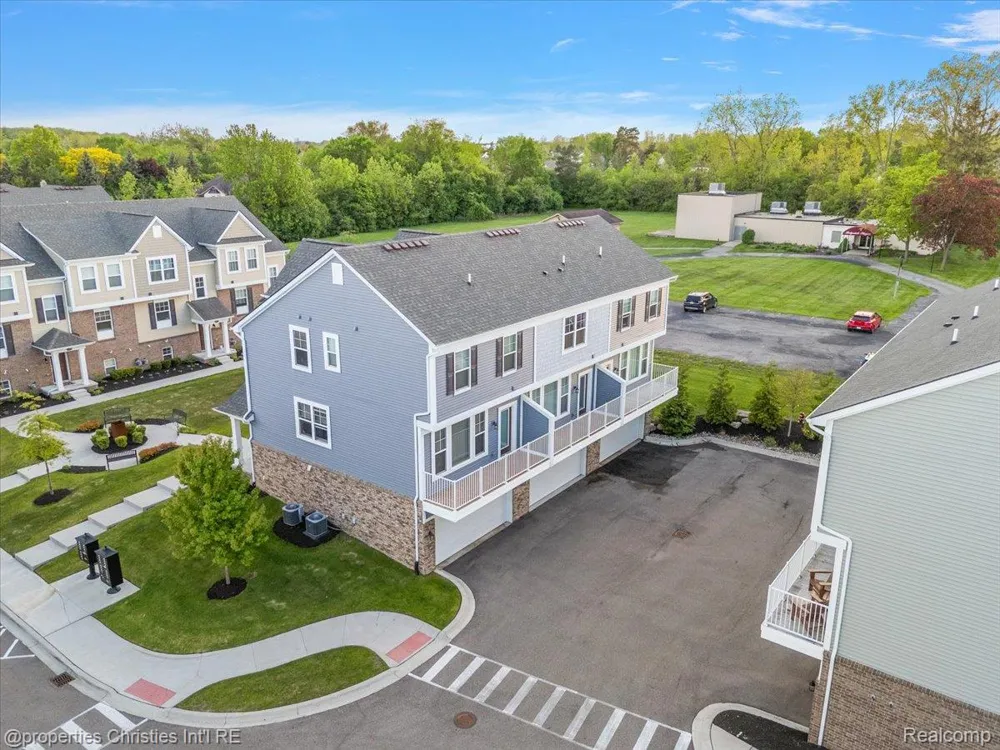 4953 Treeside Lane Troy City, MI 48098