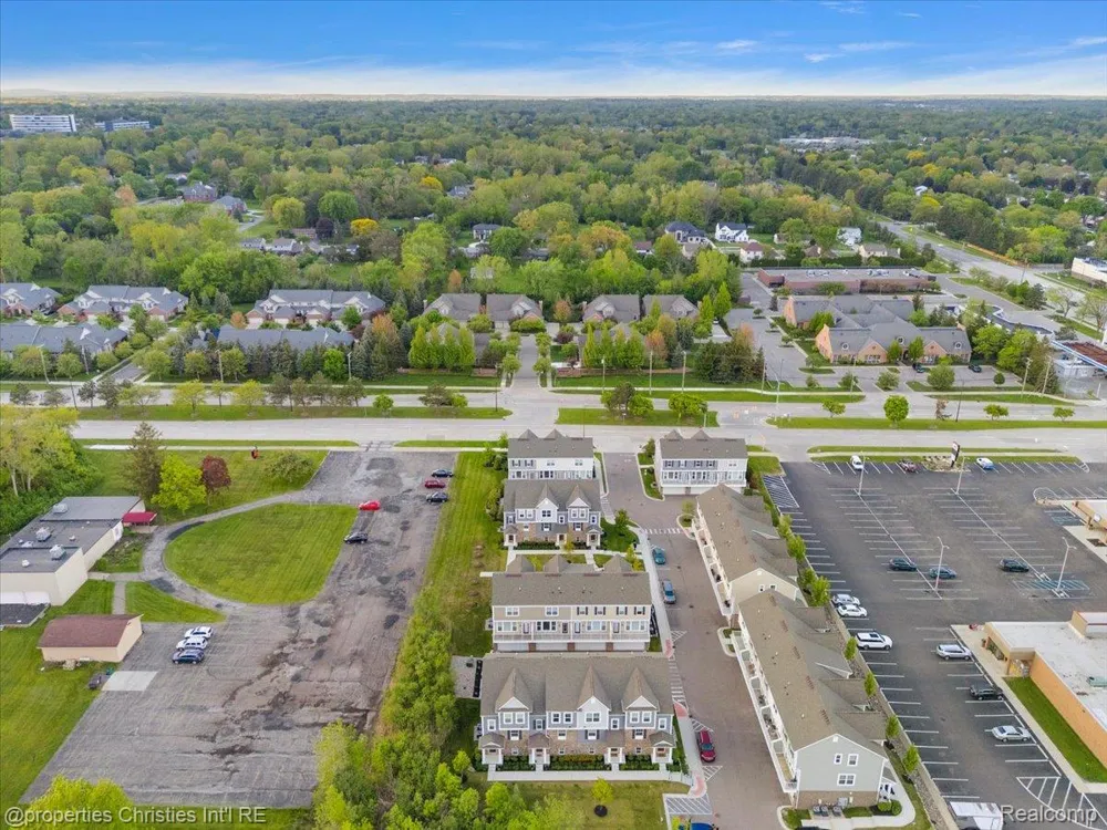 4953 Treeside Lane Troy City, MI 48098