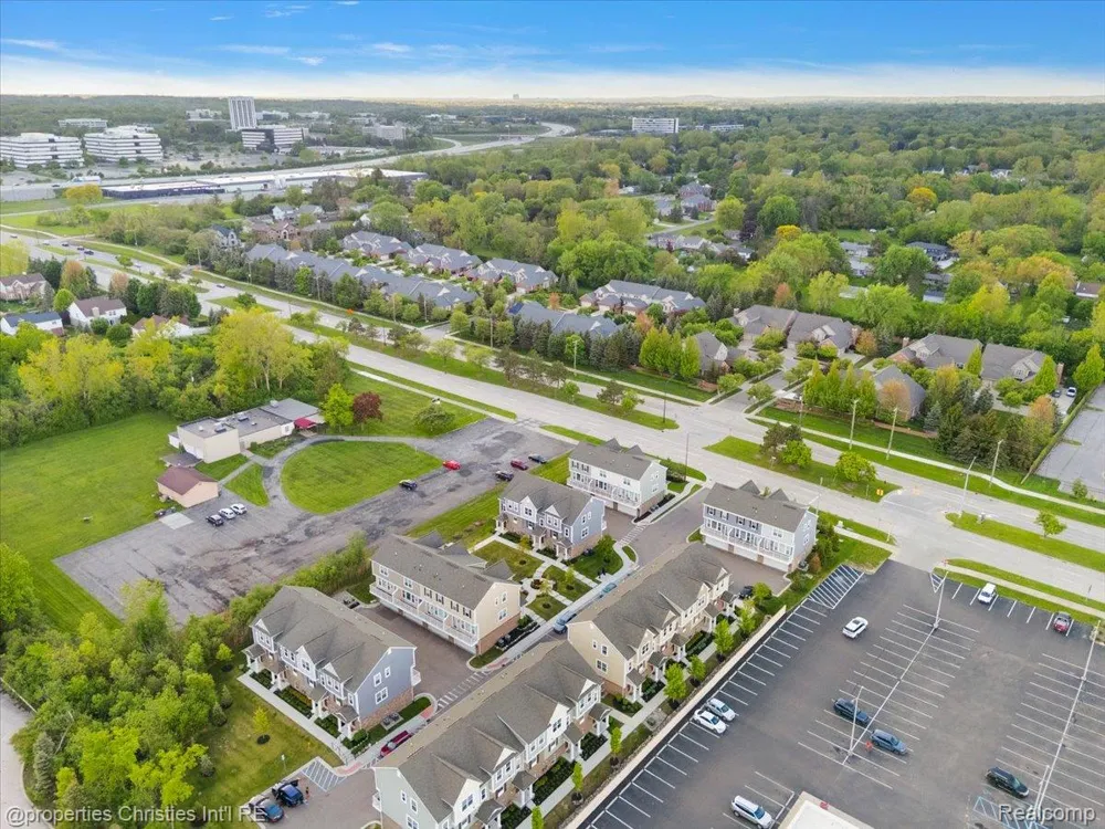 4953 Treeside Lane Troy City, MI 48098