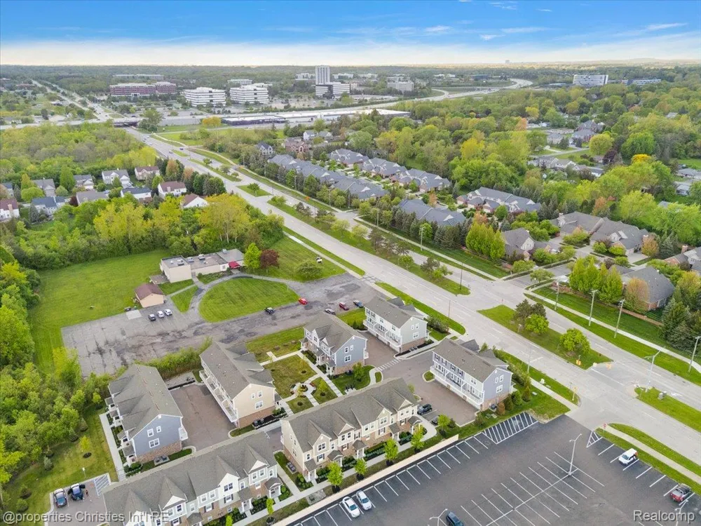 4953 Treeside Lane Troy City, MI 48098