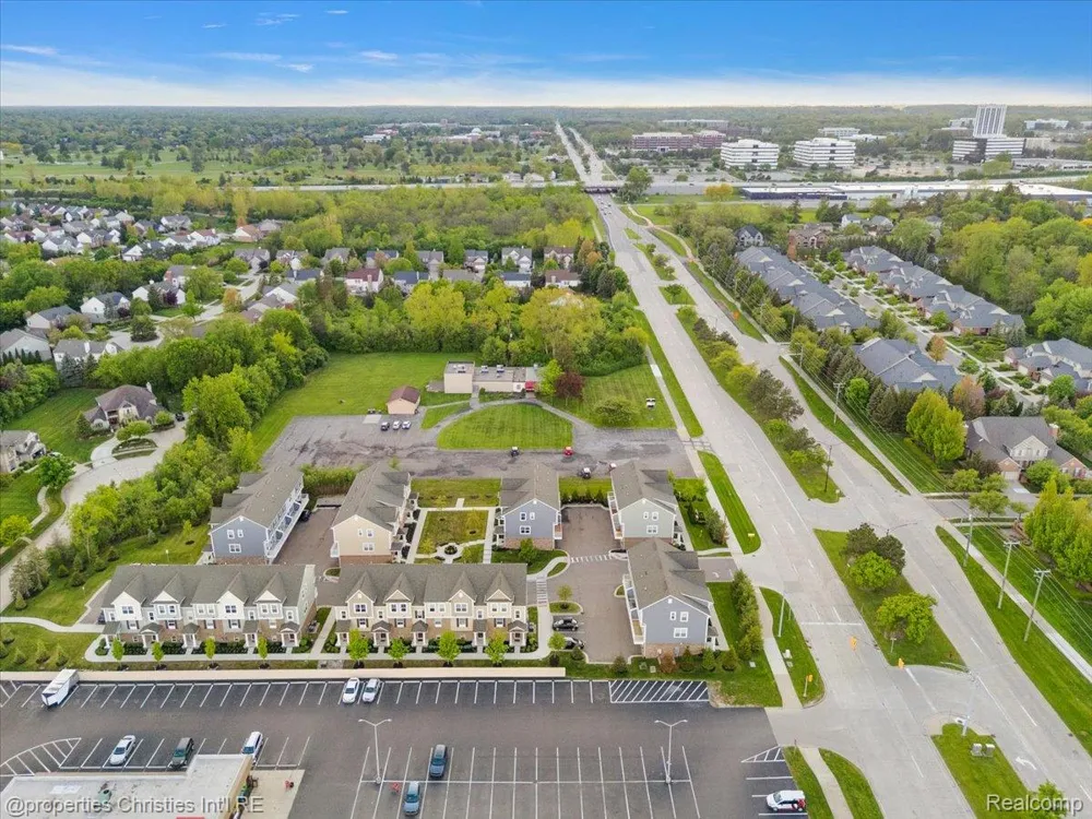 4953 Treeside Lane Troy City, MI 48098
