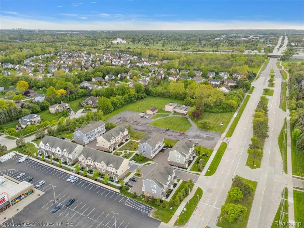 4953 Treeside Lane Troy City, MI 48098