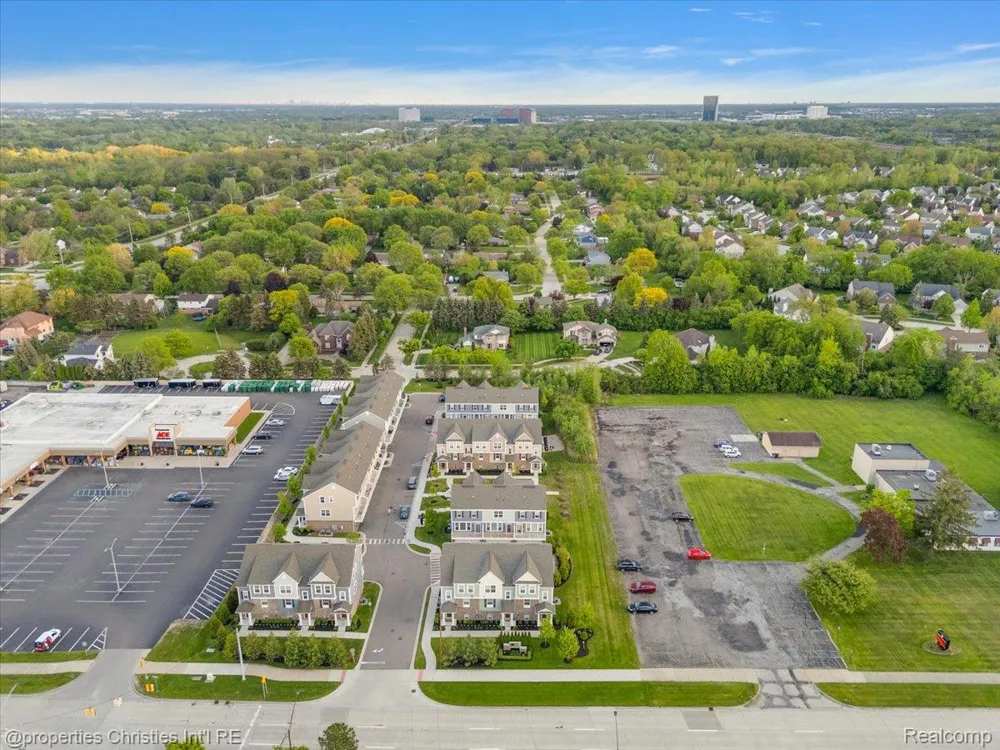 4953 Treeside Lane Troy City, MI 48098